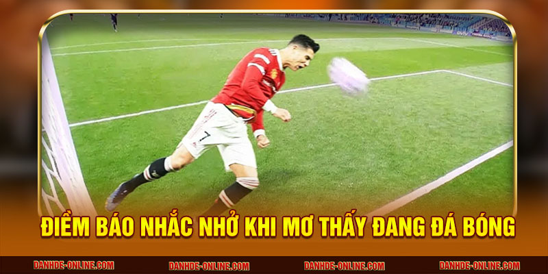 Điềm báo nhắc nhở khi mơ thấy đang đá bóng
